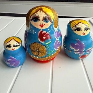 Vintage RUSSIAN Nesting Matryoshka Dolls Set Vivid Painted Wood Glitter X 3